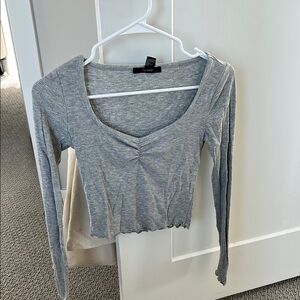 FOREVER 21 Gray Long Sleeve Top w Ruffles